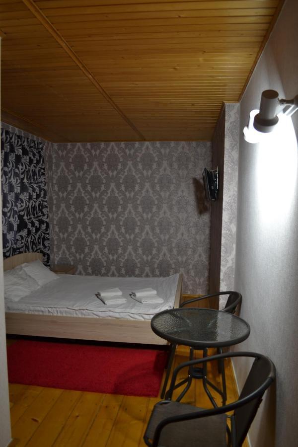 ArT Hotel Tsjernivsi Buitenkant foto