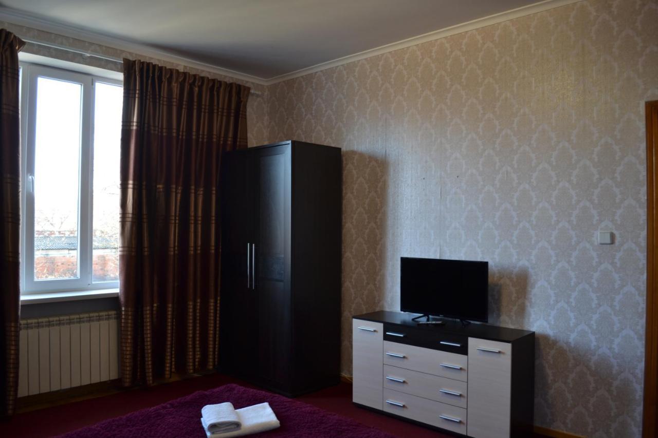 ArT Hotel Tsjernivsi Buitenkant foto